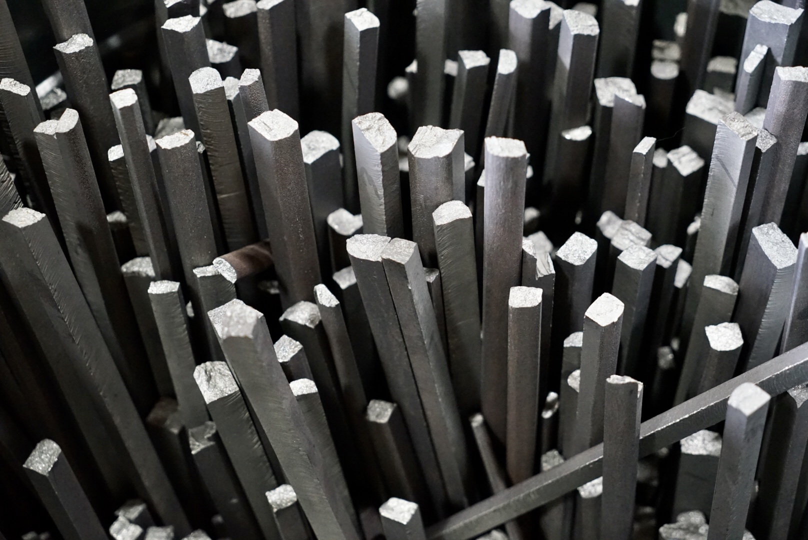 Molybdenum rod and machining scrap